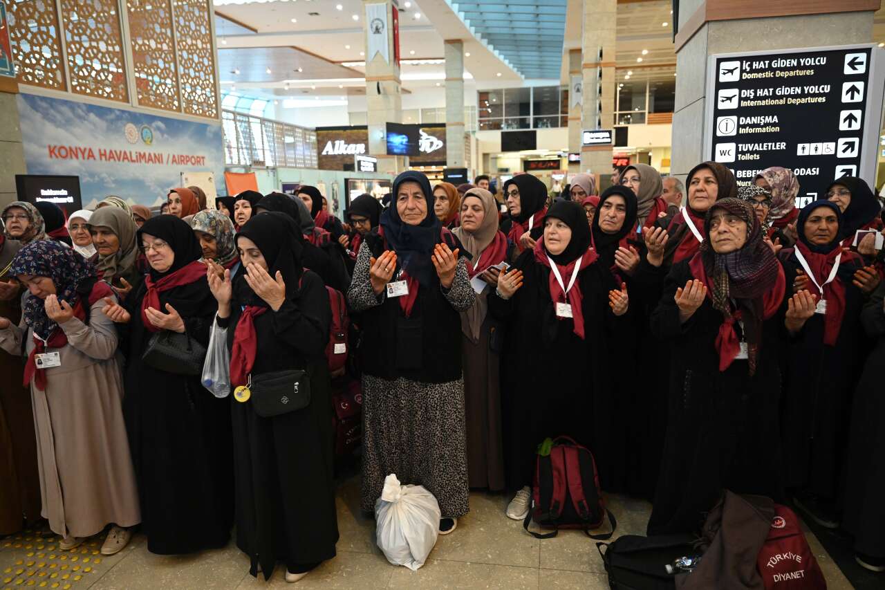 Konya’da kutsal yolculuk! Vefa Umresi’nin üçüncü kafilesi dualarla uğurlandı 5